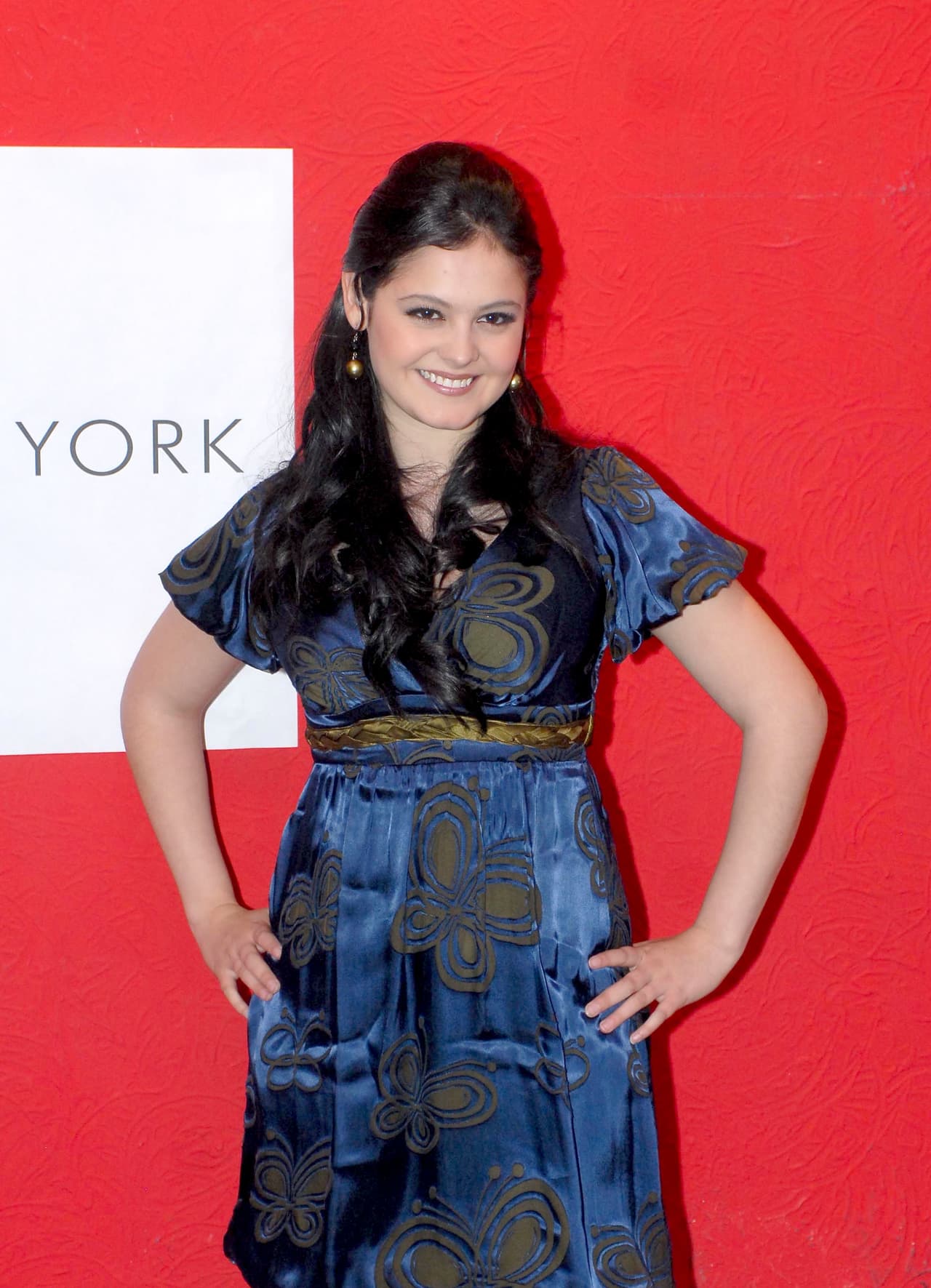 "Muchas cosas se juntaron y por eso decido hoy 
<b><a href="https://www.univision.com/famosos/estas-actrices-dieron-un-giro-radical-y-se-convirtieron-en-predicadoras-de-sus-religiones-fotos">abrir un poco de mi vida a todos</a></b>, junto con 
<b>mis nuevos negocios</b> que me tiene muy emocionada.
<b> Soy fotógrafa</b> hace unos años y ahora estoy en Mary Kay. Muy feliz y con metas de todo tipo, y sobre todo con mi familia y mi Dios Jehová", se lee en el tuit.
<br>