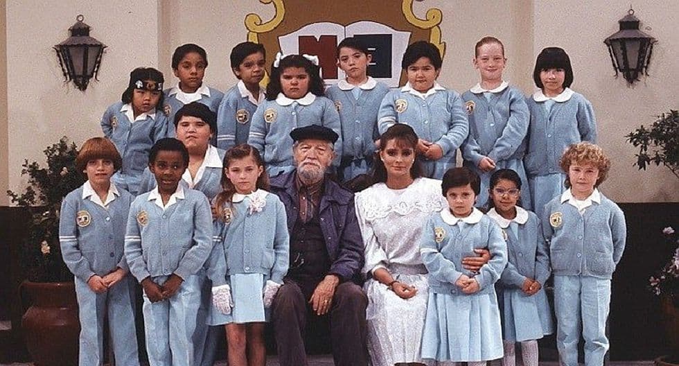 'Carrusel de niños' se emitió entre 1989 y 1990 y fue tal su éxito que llegó a varios países del mundo. Posteriormente se repitió la fórmula con 'Carrusel de las Américas' y 'Vivan los niños', telenovelas donde el rol de la maestra corrieron a cargo de Gabriela Rivero y Andrea Legarreta, respectivamente.