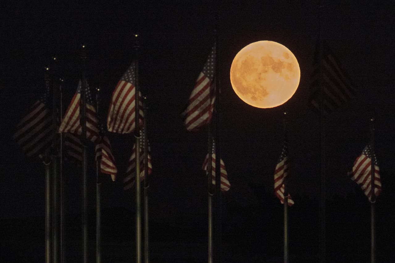 Pero agosto nos regalará otra Superluna: para el cierre de mes, el día 30, la Superluna azul se tomará el cielo.