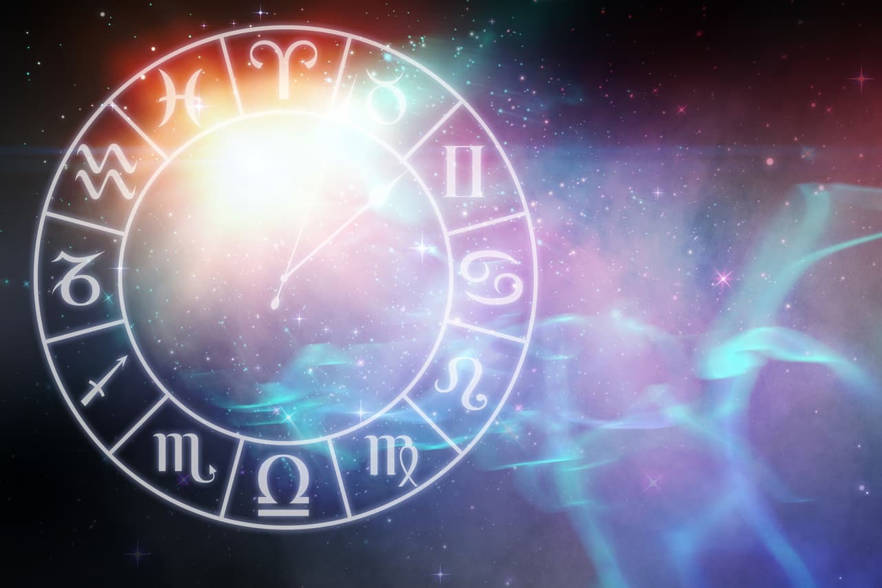 Piscis es un signo de agua que tiene mucha compatibilidad con los otros signos de agua, además de que precede el nuevo año zodiacal. En este 2022 hay una serie de movimientos astrológicos que inciden en cada signo zodiacal como veremos a continuación.
<br>