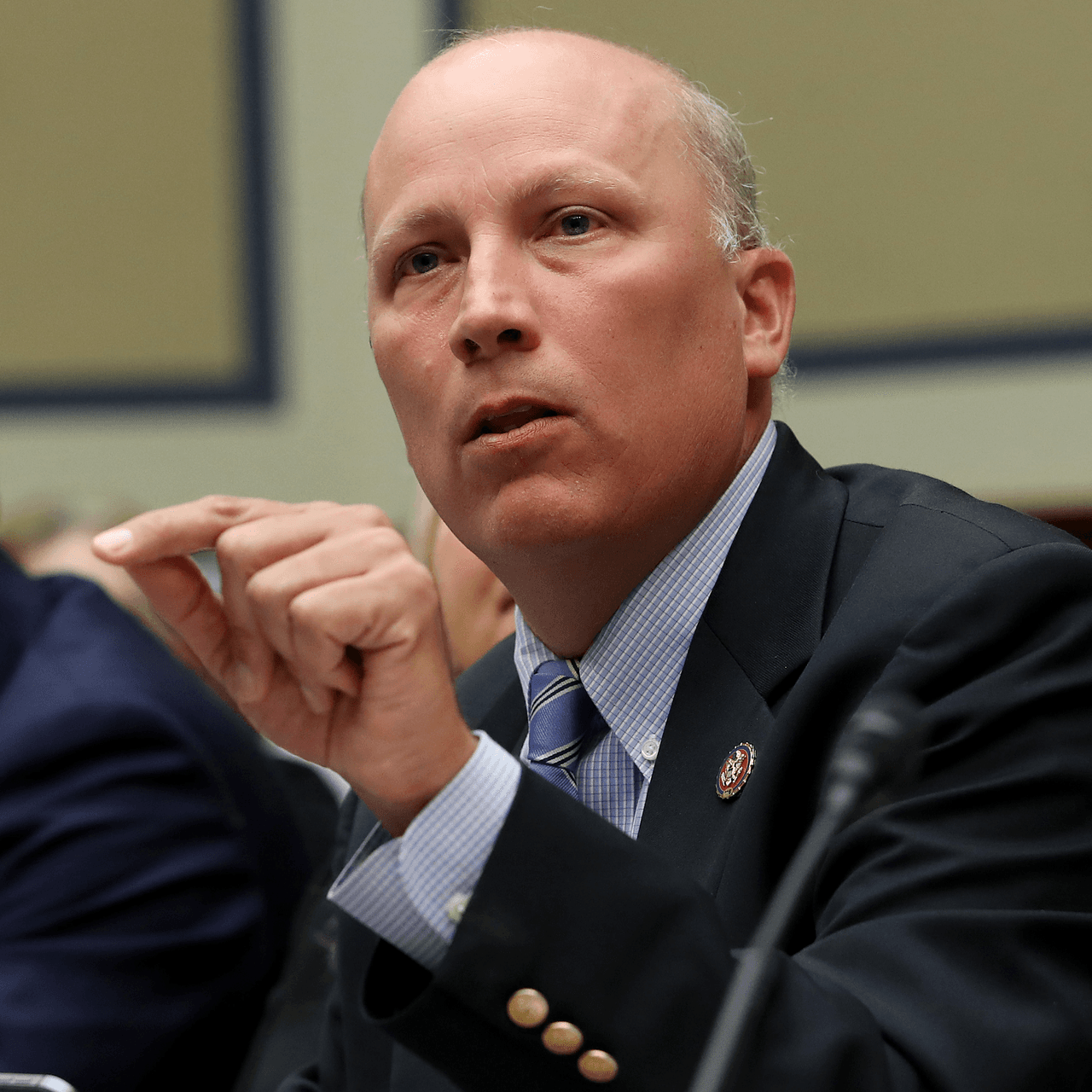 El congresista republicano Chip Roy, que busca su primera reelección en el distrito 21 (que abarca suburbios de Austin y San Antonio) citó un tuit que decía que Estados Unidos necesita "un vicepresidente que esté listo a ser presidente". 
<a href="https://twitter.com/chiproytx/status/1314031264790347777" target="_blank">"Bien dicho", añadió</a>. Anteriormente, tuiteó que ver los argumentos de la senadora Harris era "peor que ver a Wendy Davis". Davis es su opositora demócrata en el distrito 21.