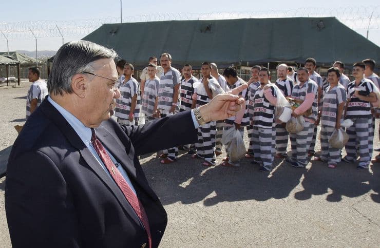 ¿Quién es Joe Arpaio? Donald Trump perdona al símbolo de los abusos contra los indocumentados