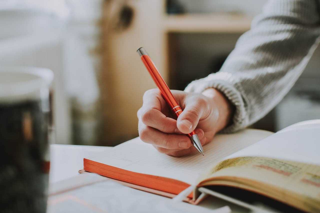 Escribir tres páginas cada mañana para cambiar tu vida o, por lo menos, mantener la cordura