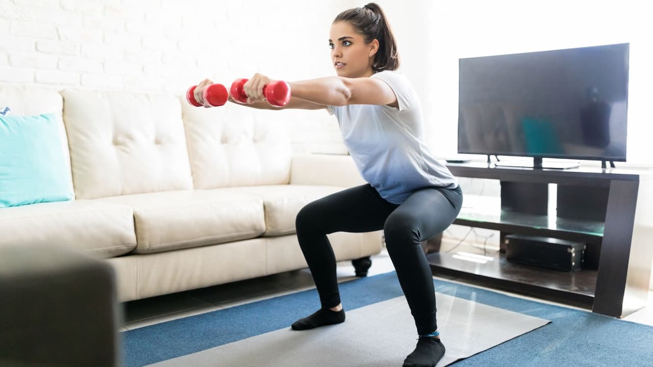 ¿Notas que las sentadillas no te están dando resultados? 5 errores que seguramente arruinan tu entrenamiento