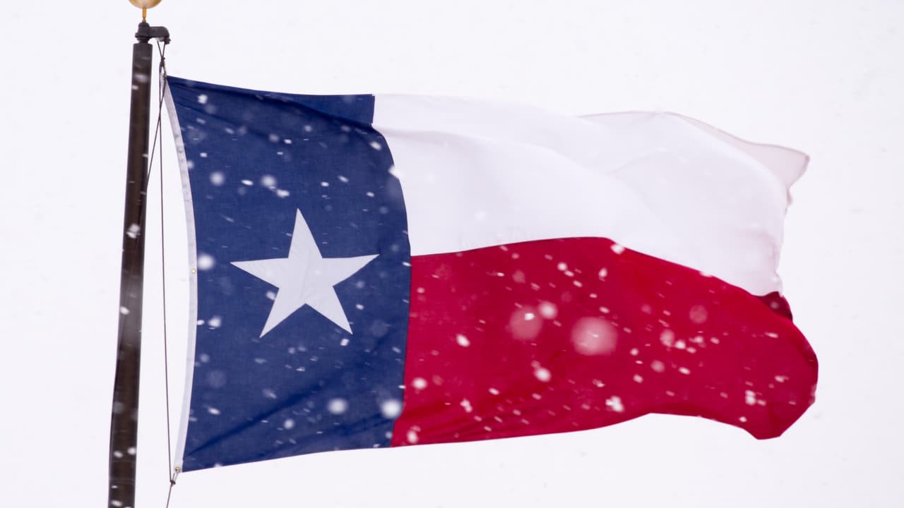 Por lo menos cuatro millones de personas se quedaron sin electricidad por varias horas en diferentes partes de Texas, el pasado lunes.