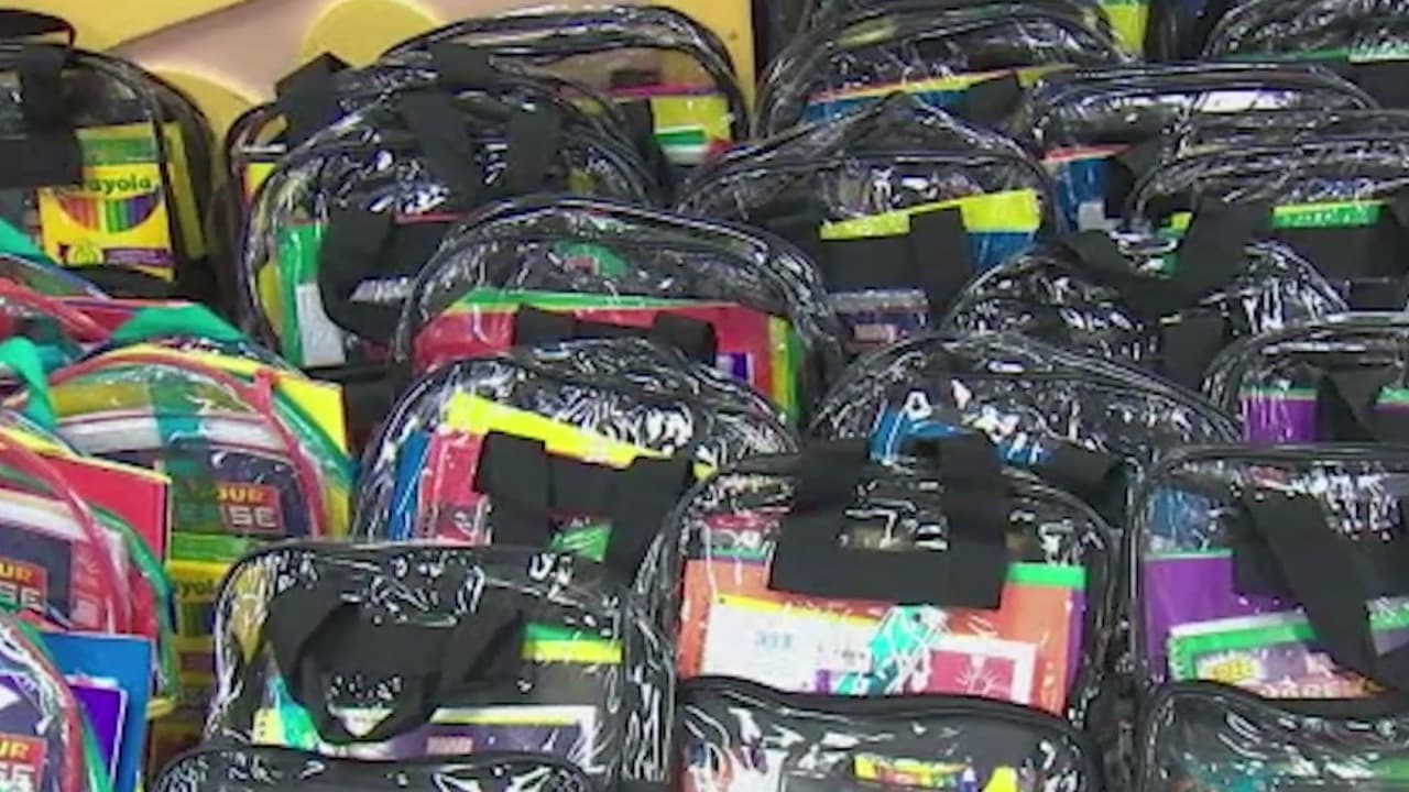 Regreso a clases: Mochilas transparentes no serán obligatorias en las escuelas de Orlando