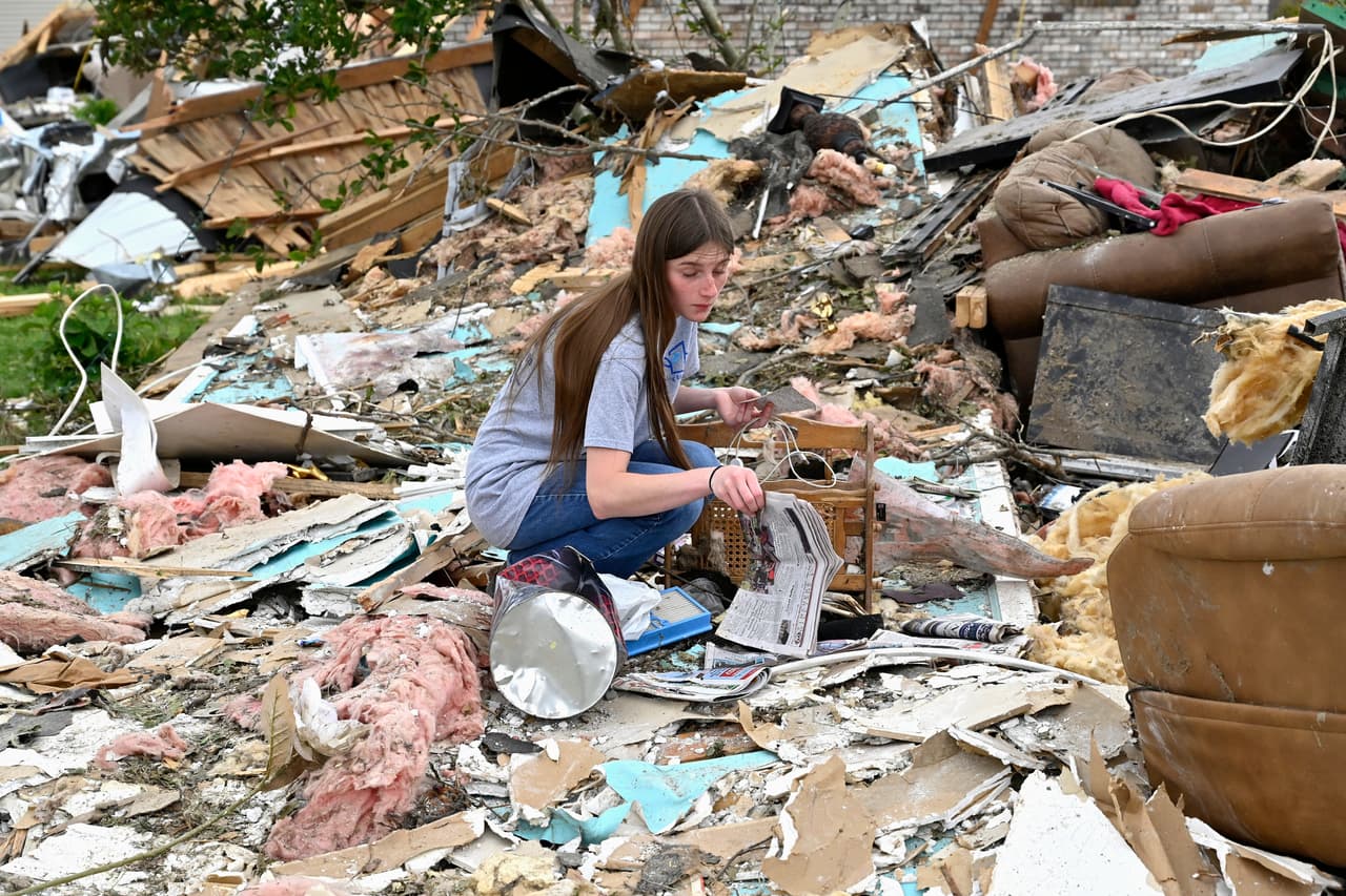 Tras tornados mortales, la ayuda federal no llega: los recortes de Trump a FEMA muestran primeros impactos
