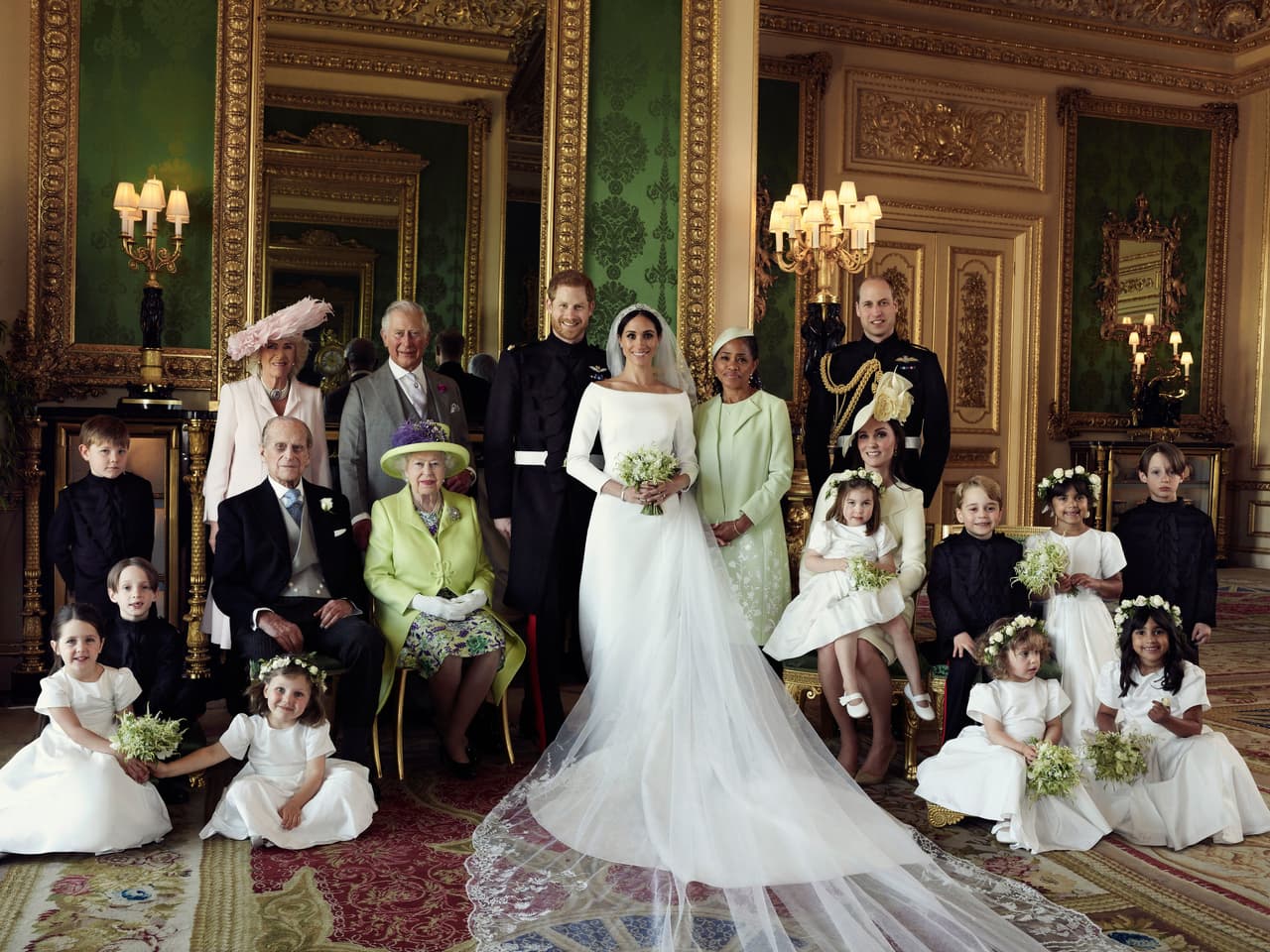 Sin embargo, su presencia fue particularmente notable, pues esta es la primera vez que ella y Meghan son vistas en público desde la boda, ocurrida el pasado 19 de mayo.
<br>