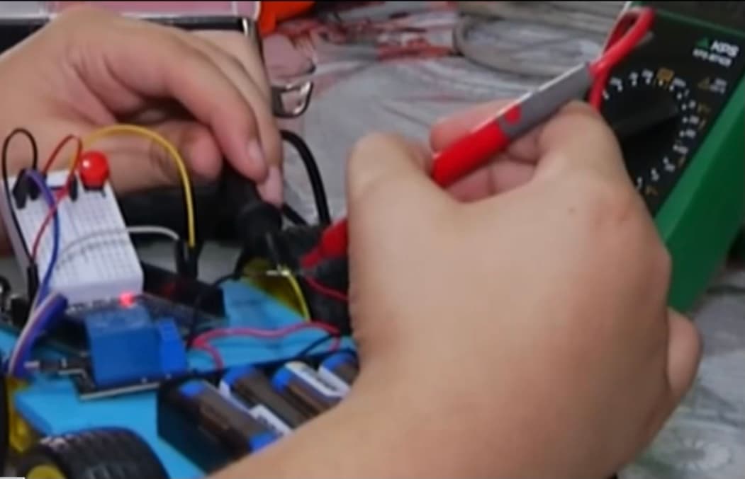 Sin embargo, esta estudiante de mecatrónica en Ciudad Victoria, Tamaulipas, ve su participación en este valioso programa -ganada por su intelecto- pender de un hilo 
<b>debido a los 4,000 dólares que se necesitan</b> para llegar hasta la sede de este curso en Alabama, Estados Unidos.