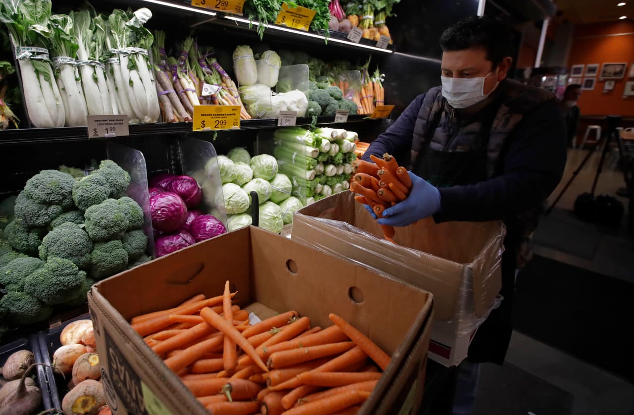 <b>Red de organizaciones.</b> Newsom adelantó que el dinero se repartirá a través de una red regional de organizaciones sin fines de lucro, que a su vez se lo harán llegar a las familias indocumentadas de California.