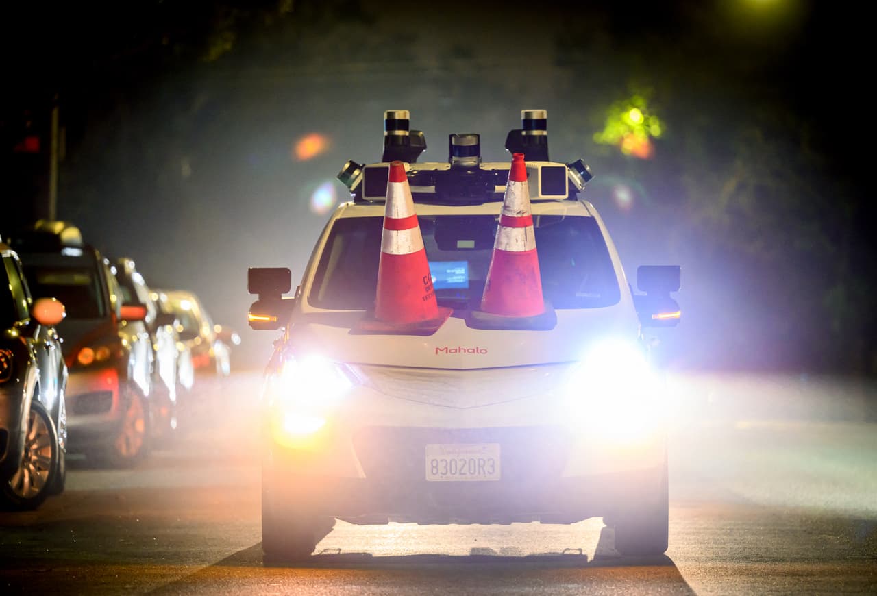 Cruise, la empresa tecnológica en cuestión, ha hecho hincapié en 
<b>datos que muestran cuántas veces sus vehículos han interactuado con vehículos de emergencia sin incidentes</b> durante sus más de tres millones de millas de conducción completamente autónoma en San Francisco.
<br>