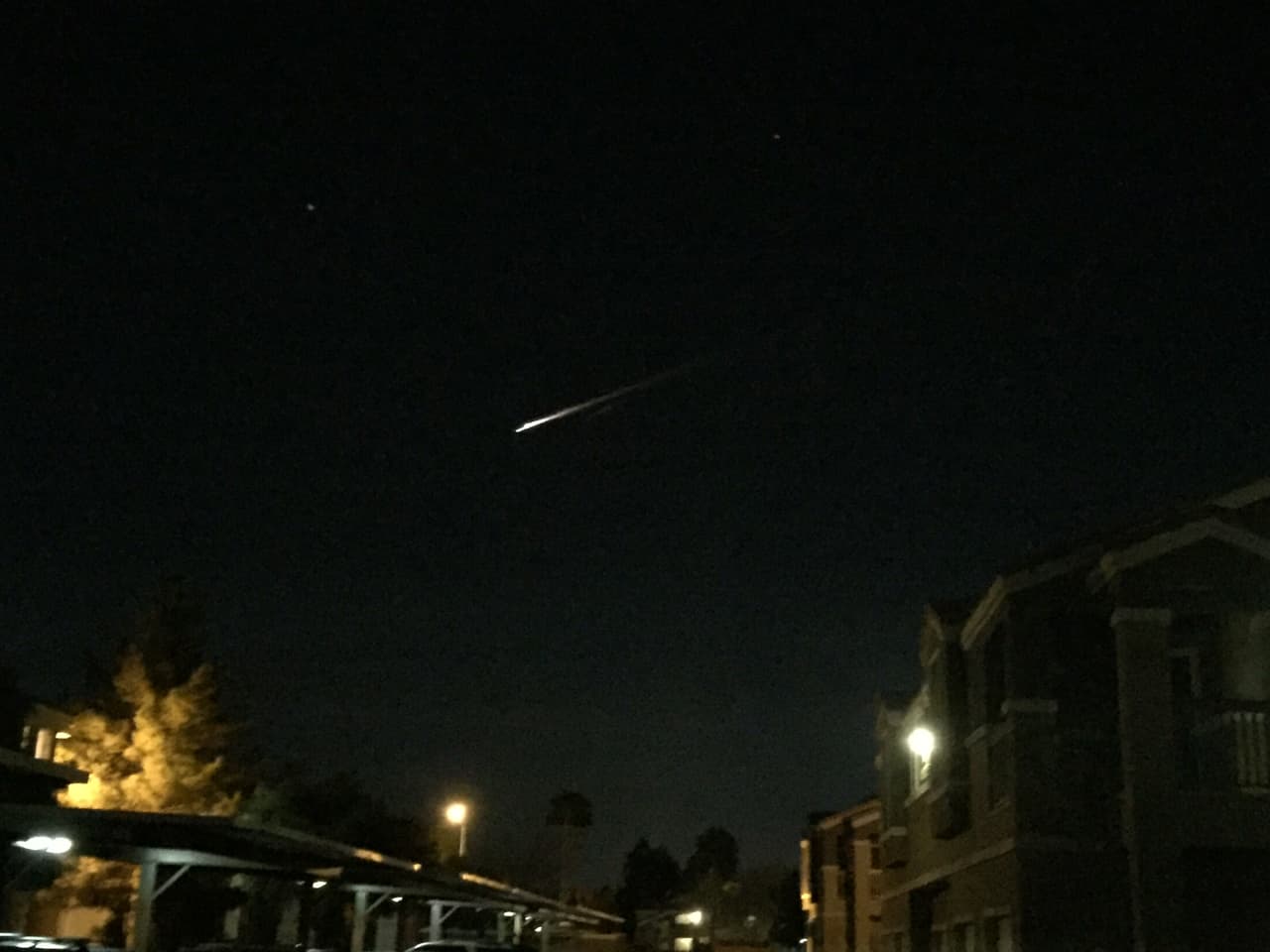 Es un meteoro, no es un ovni. Una bola de fuego que cruzó los cielos en EEUU encendió las redes 