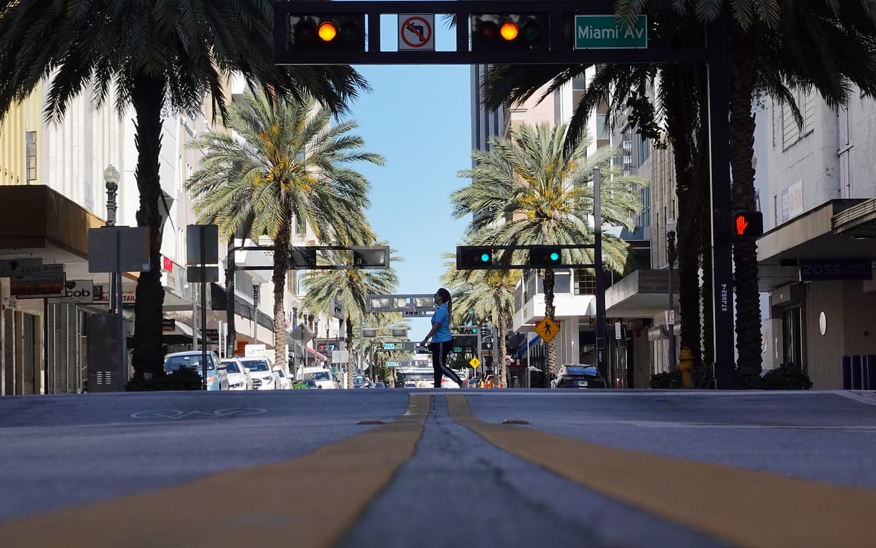Así se ven las calles del Downtown de Miami, tras las órdenes de "quédate en casa" para evitar que más personas se contagien del coronavirus.