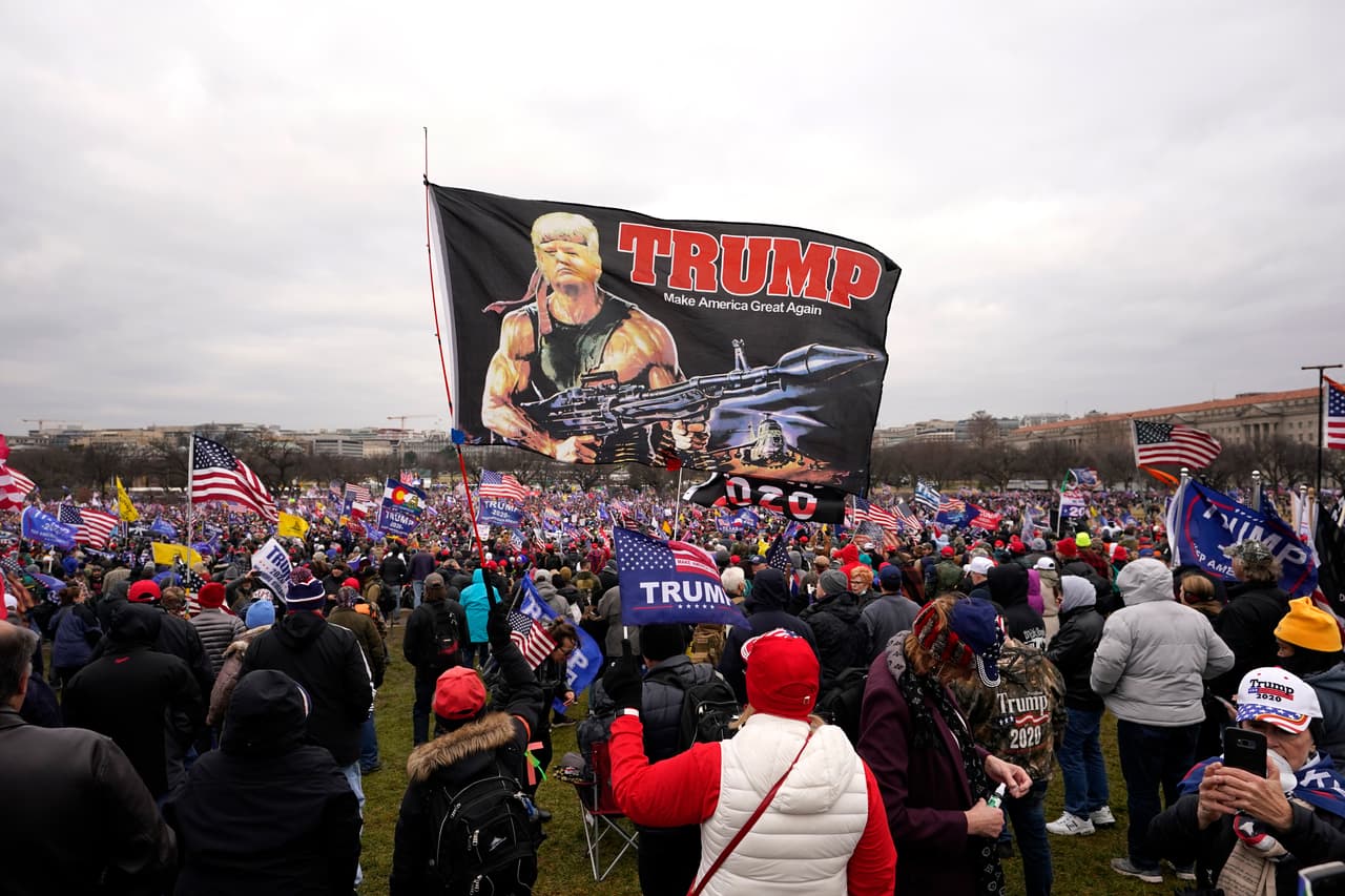 La multitud de manifestantes en favor de Donald Trump en Washington DC. “"Mike tiene que enviar los votos a los estados para que recertifiquen. Así yo seré el presidente y ustedes serán felices”, agregó Trump a sus seguidores.