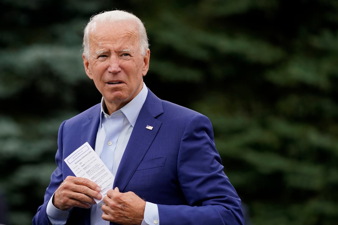 ¿Acaso este video muestra a Joe Biden durmiendo y roncando durante una entrevista en televisión?