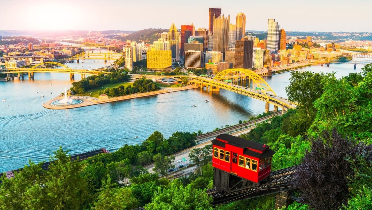 Además de los amplios espacios verdes y las mayores oportunidades laborales, Pittsburgh ha cautivado a los residentes con su fuerte sentido de comunidad.