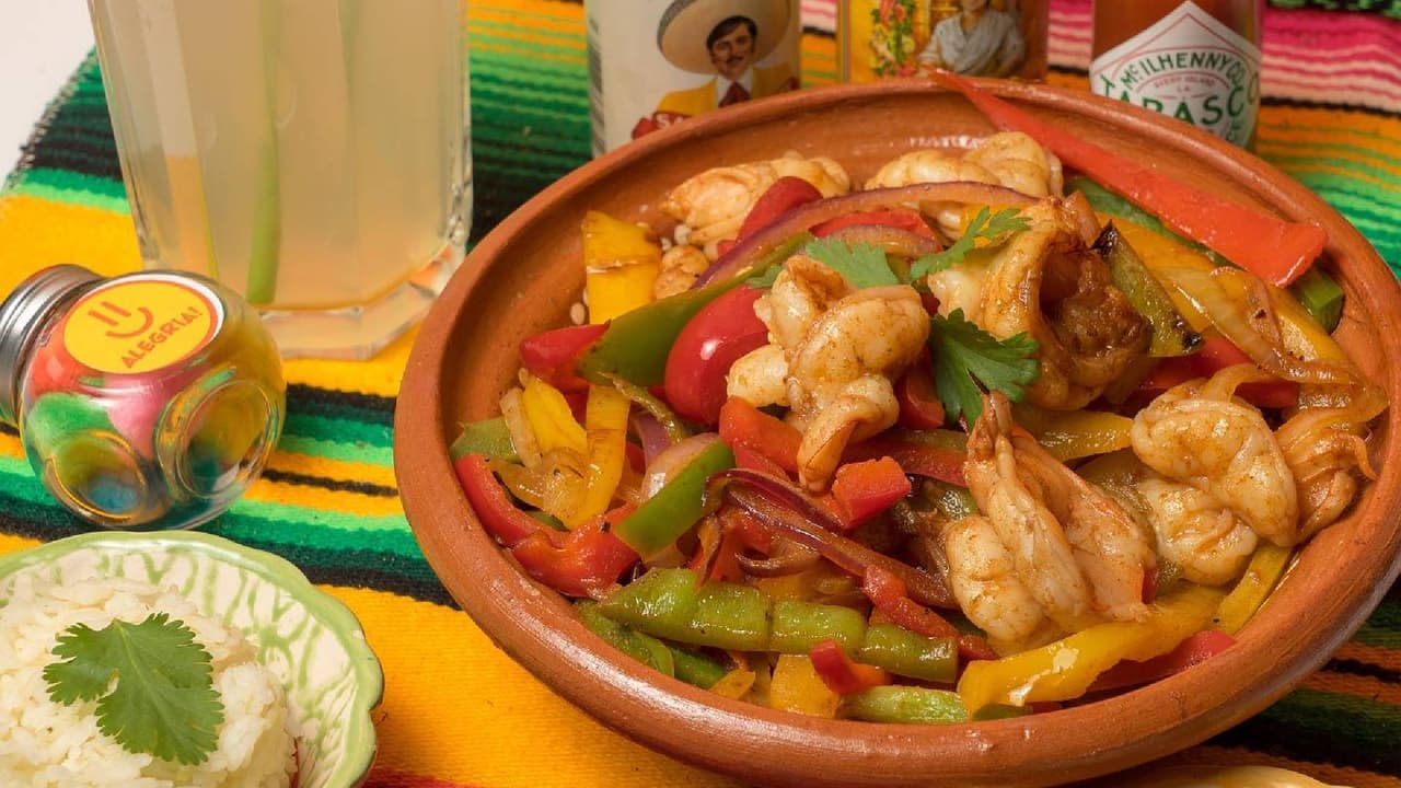 <b>Buendía Breakfast & Lunch Café (Tucson)</b>
<br>En el
<b> sitio 29</b> se encuentra este lugar que se caracteriza por servir porciones grandes de la 
<b>cocina casera mexicana</b>, hecha por los chefs propietarios Julio y Jael García, como los famosos de chilaquiles de pollo bañados en una salsa roja picante.