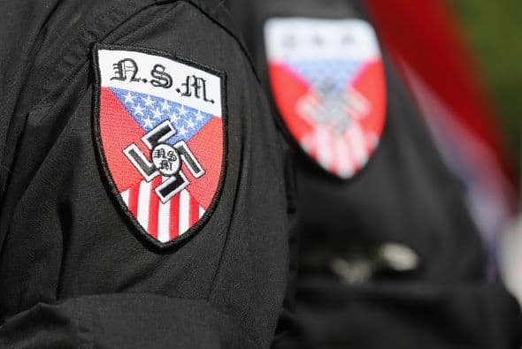El escalofriante botín nazi que encontró el FBI mientras allanaba una casa en Washington
