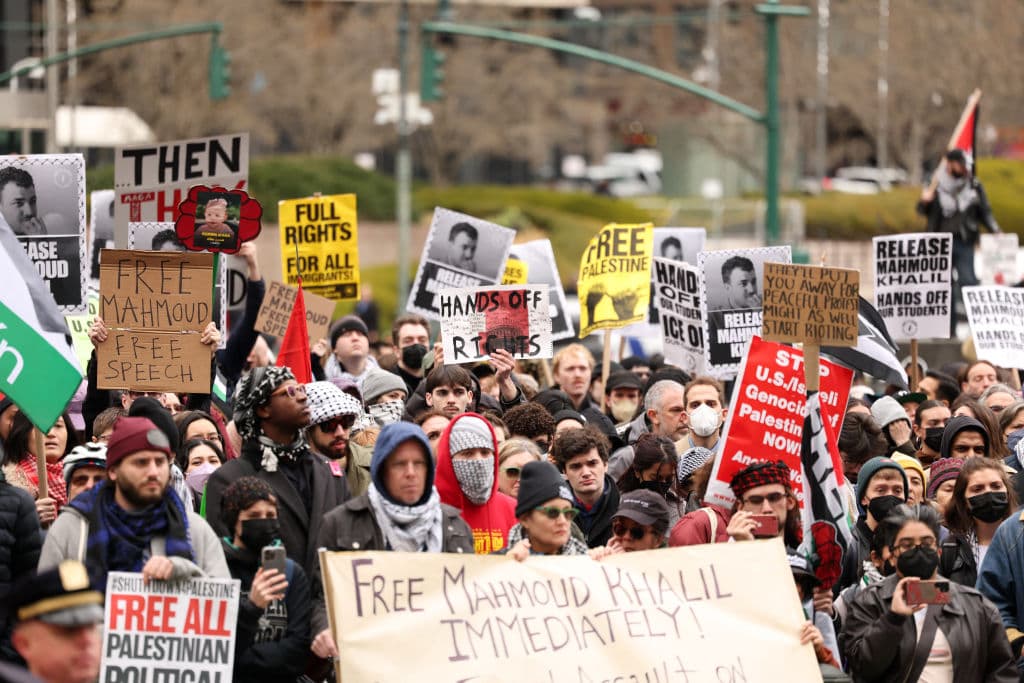 La defensa busca el regreso de Khalil a Nueva York y su liberación bajo supervisión, argumentando que el arresto constituye una represalia por ejercer su derecho a la libertad de expresión.