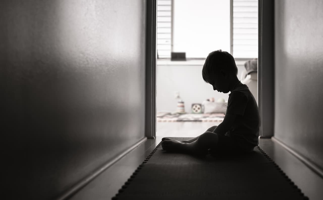 Hay víctimas de un año de edad: un trabajador de centros de cuidado para niños es acusado de abusar sexualmente de 91 menores 
