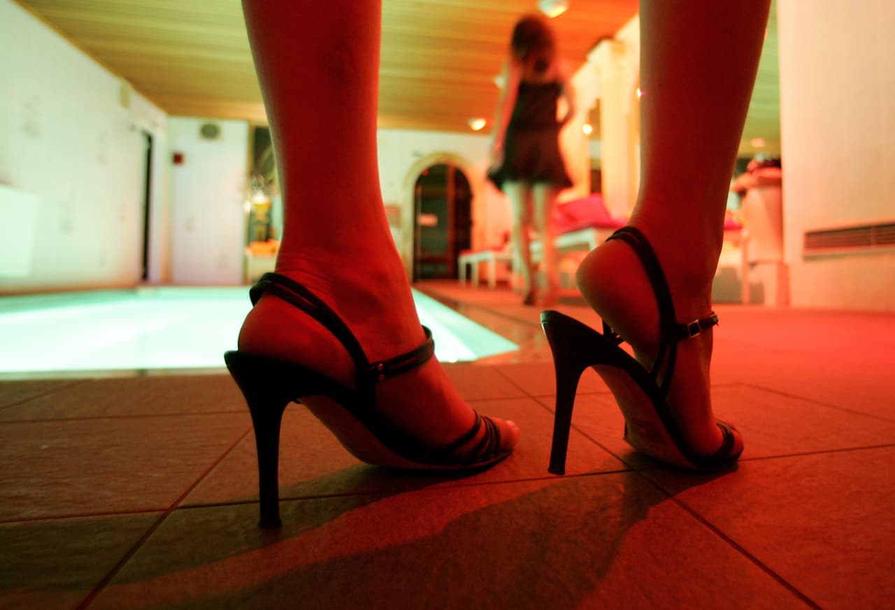 <b>La prostitución se convierte en un delito grave: </b>El proyecto de ley 1540 de la Cámara de Representantes convertirá la compra de sexo en un delito estatal en lugar de un delito menor. El proyecto de ley también agrega sanciones para aquellos que intentan reclutar víctimas de refugios y ciertas instalaciones de tratamiento residencial.
<br>