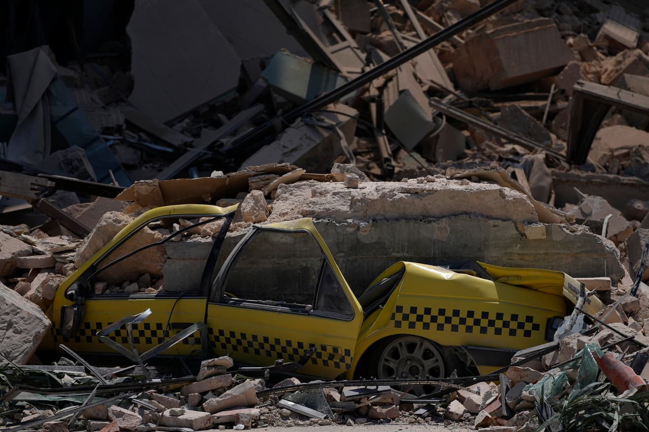 Yazira de la Caridad reside a una cuadra del hotel y dijo que la explosión sacudió su casa: "Todo el edificio se movió. Pensé que era un terremoto", dijo a AP. "Todavía tengo el corazón en la mano".
