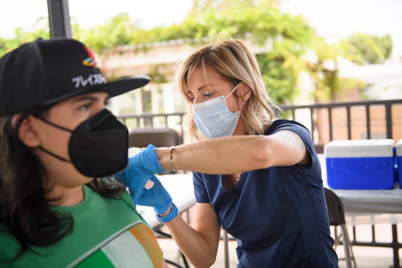<b>jueves, 22 de septiembre de 2022</b>
<br>
<br>Instituto de Salud Aliado del Centro de Texas (Condado Travis)
<br>1400 Tillery St. Austin, TX 78721
<br>9 am – 2 pm
<br>Pfizer (6 meses en adelante), Moderna (6 meses en adelante)
<br> 
<br>Escuela secundaria universitaria temprana del noroeste (condado Travis)
<br>7104 Berkman Dr. Austin, TX 78752
<br>4 pm – 7 pm
<br>Pfizer (6 meses en adelante)
<br> 
<br>Supermercado JD (Condado Travis)
<br>9111 FM 812 Austin, TX 78719
<br>5:30 pm – 8:30 pm 
<br>Pfizer (12 y más)
<br> 
<br>Supermercado JD (Condado Travis)
<br>8807 Cameron Rd. Austin, TX 78754
<br>5:30 pm – 8:30 pm 
<br>Pfizer (5 y más)
<br> 
<br>Supermercado JD (Condado Travis)
<br>6506 Decker Ln. Austin, TX 78724
<br>5:30 pm – 8:30 pm
<br>Pfizer (12 y más)