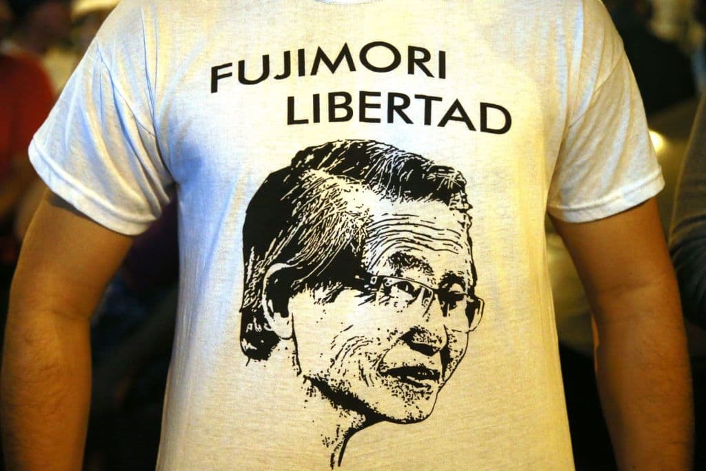 Sus partidarios salieron a celebrar su liberación. Fue un hombre valiente, el mejor presidente peruano de todos los tiempos, es un acto de justicia", dijo Juana López, quien reconoció ser admiradora del exmandatario, en declaraciones a
<i> The Associated Press</i>.