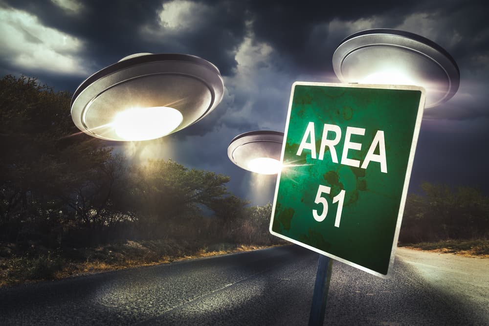 Seguramente has escuchado del famoso Área 51, ese lugar lleno de misterios en el desierto de Nevada rodeado de teorías de conspiración y que es severamente resguardado por el gobierno de Estados Unidos.