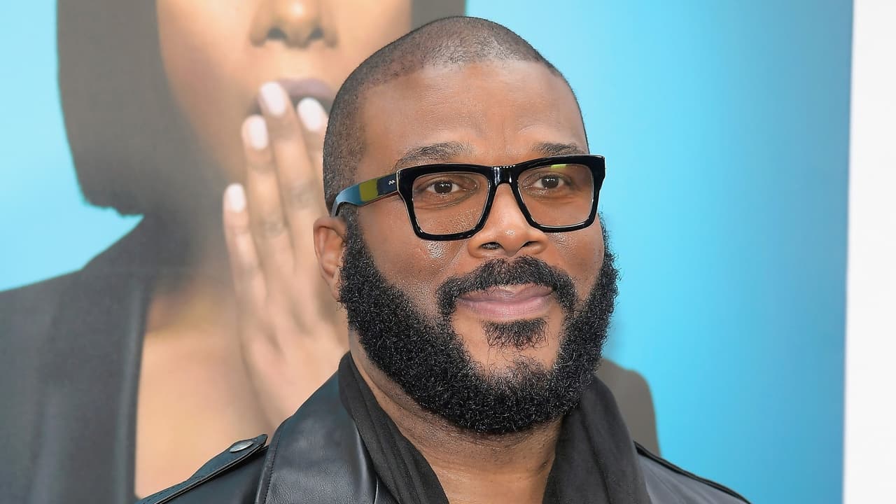 Un actor pagó $430,000 en deudas que tenían clientes de Walmart de regalos de Navidad