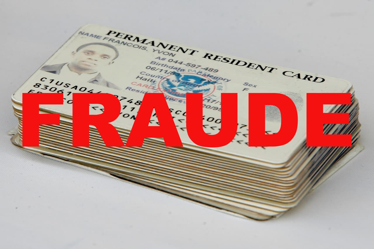 Esquemas de compensación de capital Los consumidores deben sospechar de cualquier servicio que solicite un pago por adelantado. Los abogados están exentos de esta regla en el pago por adelantado, pero debe verificar que un abogado con el que esté trabajando tenga licencia para ejercer la abogacía en su estado a través del sitio web de la asociación estatal de abogados. 
<br>
