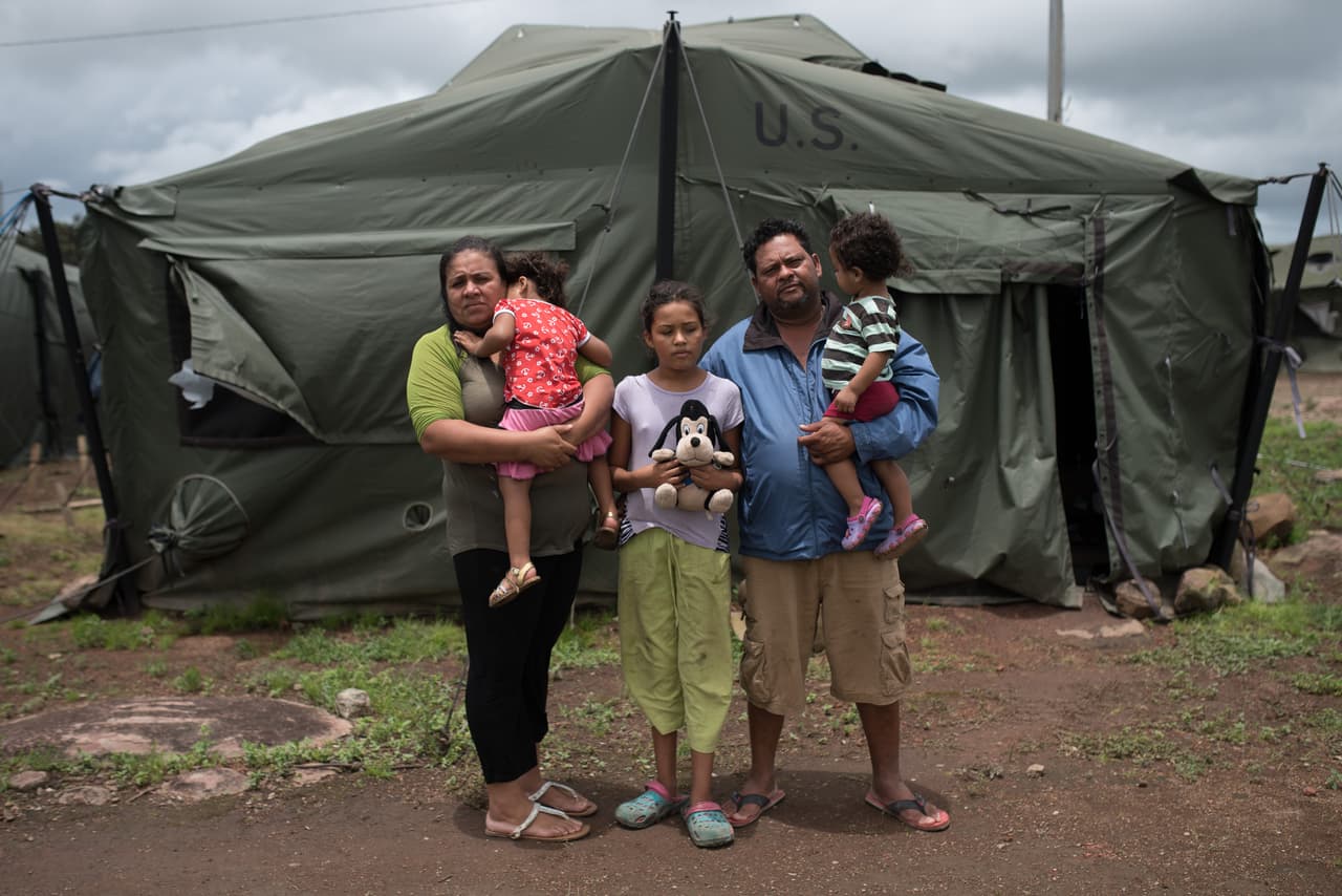 Leslie Mayorga, alias ‘Managua’, huyó hacia Costa Rica junto a toda su familia por las amenazas de muerte que enfrentaba en su natal Jinotega, una ciudad al norte de Nicaragua. ‘Managua’ era uno de los líderes de la protesta contra el gobierno de Daniel Ortega en el barrio Sandino. Después que el gobierno ejecutara “la operación limpieza”, comenzó una persecución en contra los rebeldes. Los paramilitares le juraron muerte a ‘Managua’ y su familia por lo que decidieron huir por veredas hacia Costa Rica.