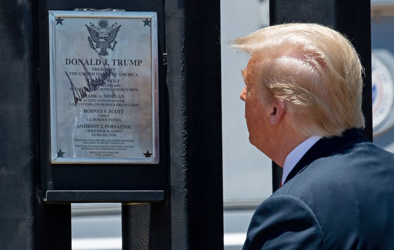 La alcaldesa de Phoenix ha dicho claramente que no cree que sea buena idea que tantas personas se congreguen allí y ha exhortado al mandatario a usar mascarilla. Trump se ha negado a usar la mascarilla en público, convirtiendo el tema en un asunto cultural entre republicanos y demócratas.
<br>