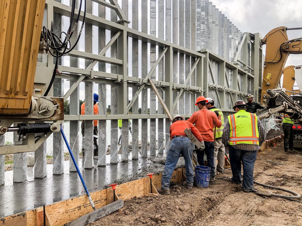 Estos grupos privados han recaudado millones de dólares para construir el muro de Trump: cómo y por qué lo hacen