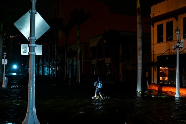 Las advertencias de huracán estaban vigentes para la costa oeste de Florida desde Bonita Beach hasta el río Suwannee.