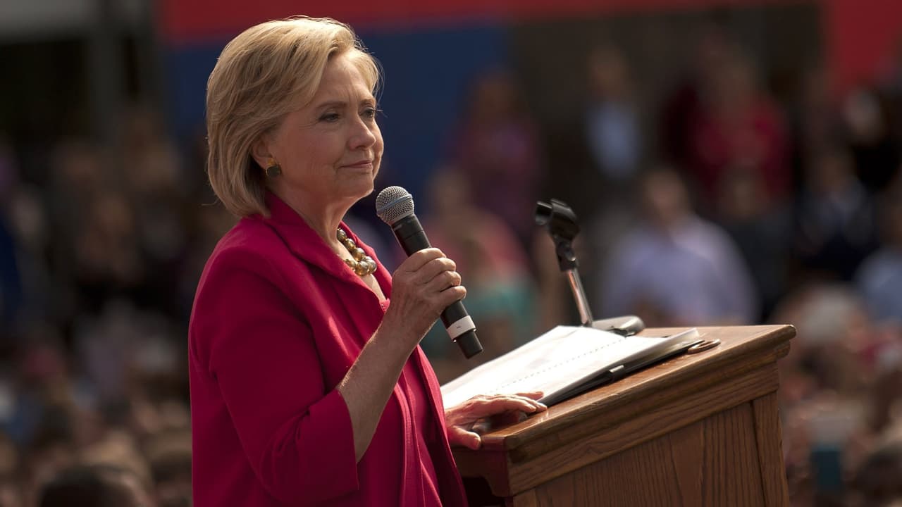 Hillary Clinton pide perdón por usar su email privado 
