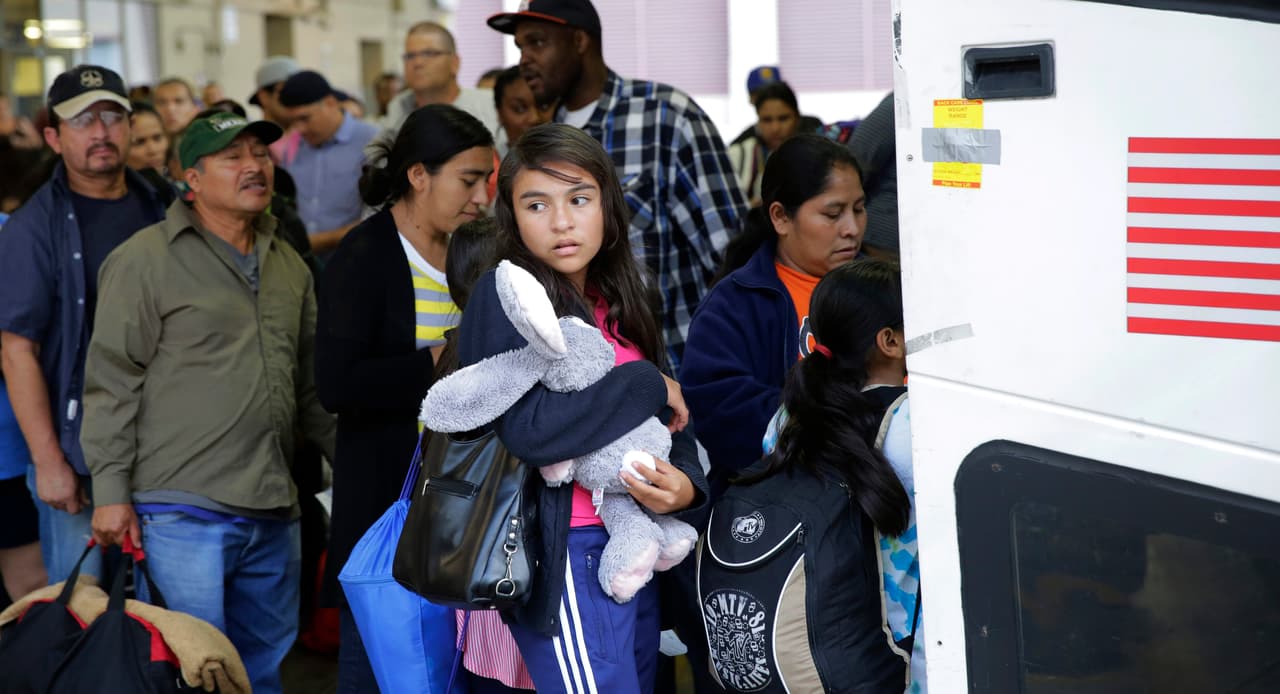Inmigrantes podrían llegar a NY con poliomielitis, tuberculosis y varicela: Comisionado de Salud
