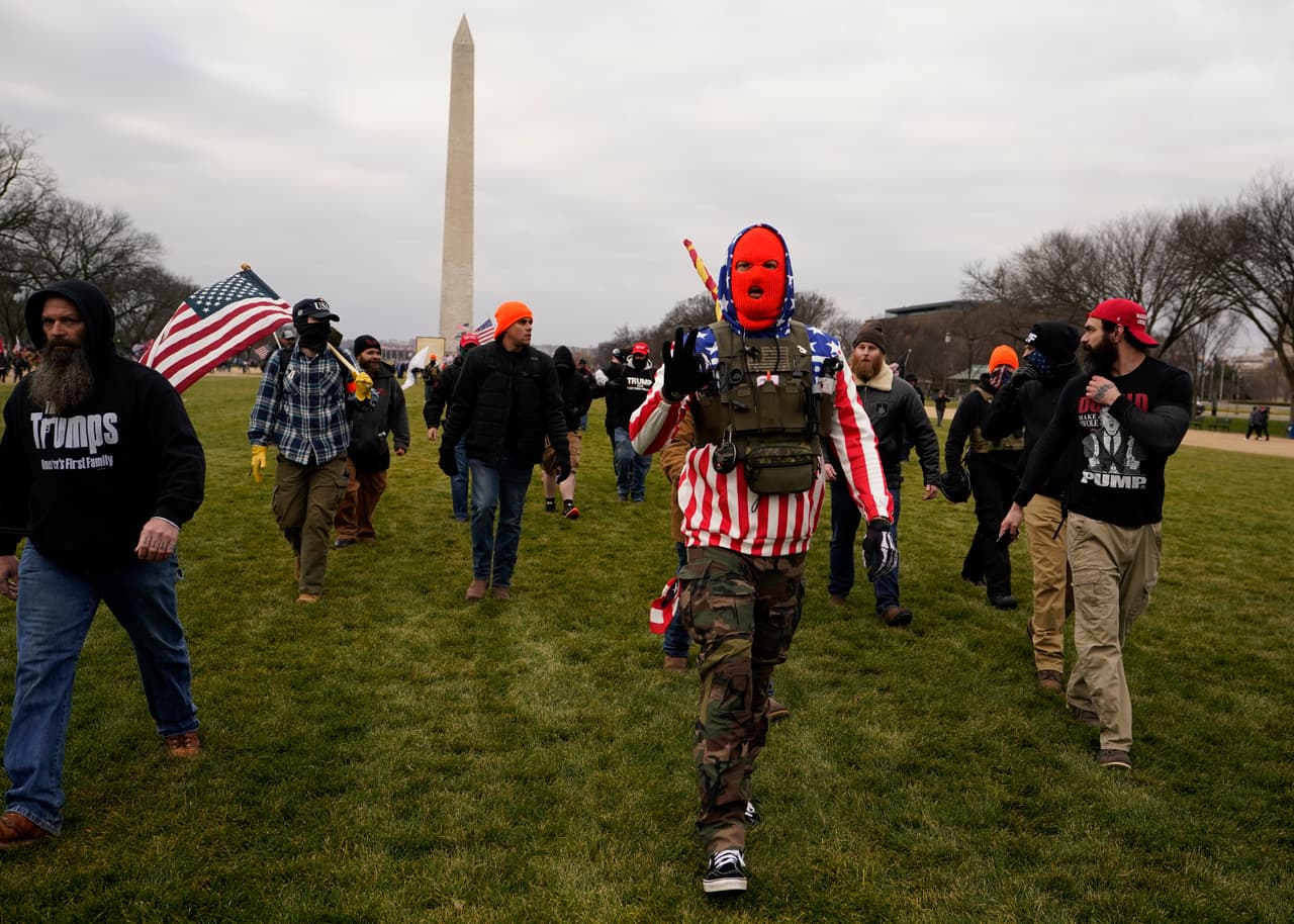 Procedentes de todos los rincones de Estados Unidos, cientos de personas respondieron a la convocatoria de
<a href="https://www.univision.com/temas/donald-trump"> <u>Donald Trump</u></a> a concentrarse en la capital el miércoles.
<br>