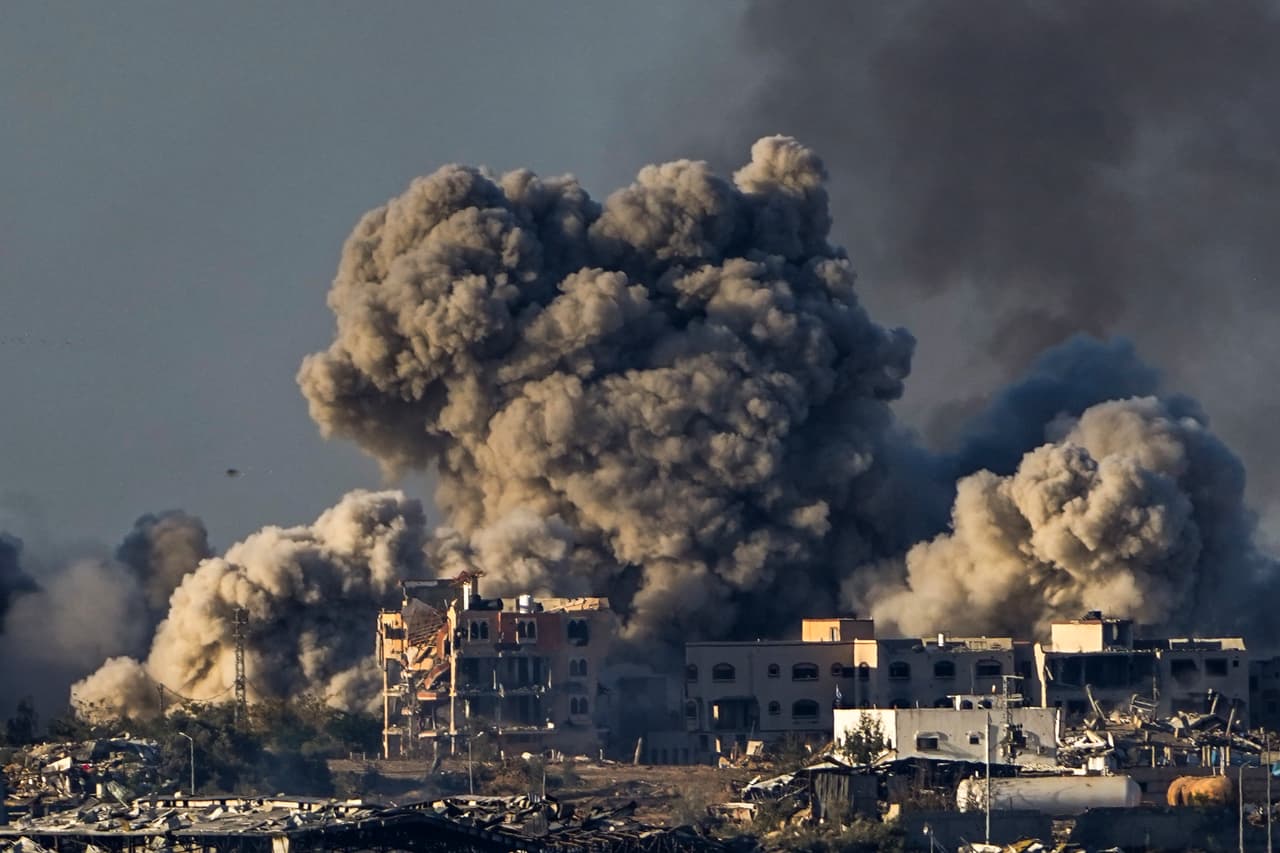 Israel enfrenta una creciente presión a otro alto al fuego tras matar por error a tres rehenes en Gaza