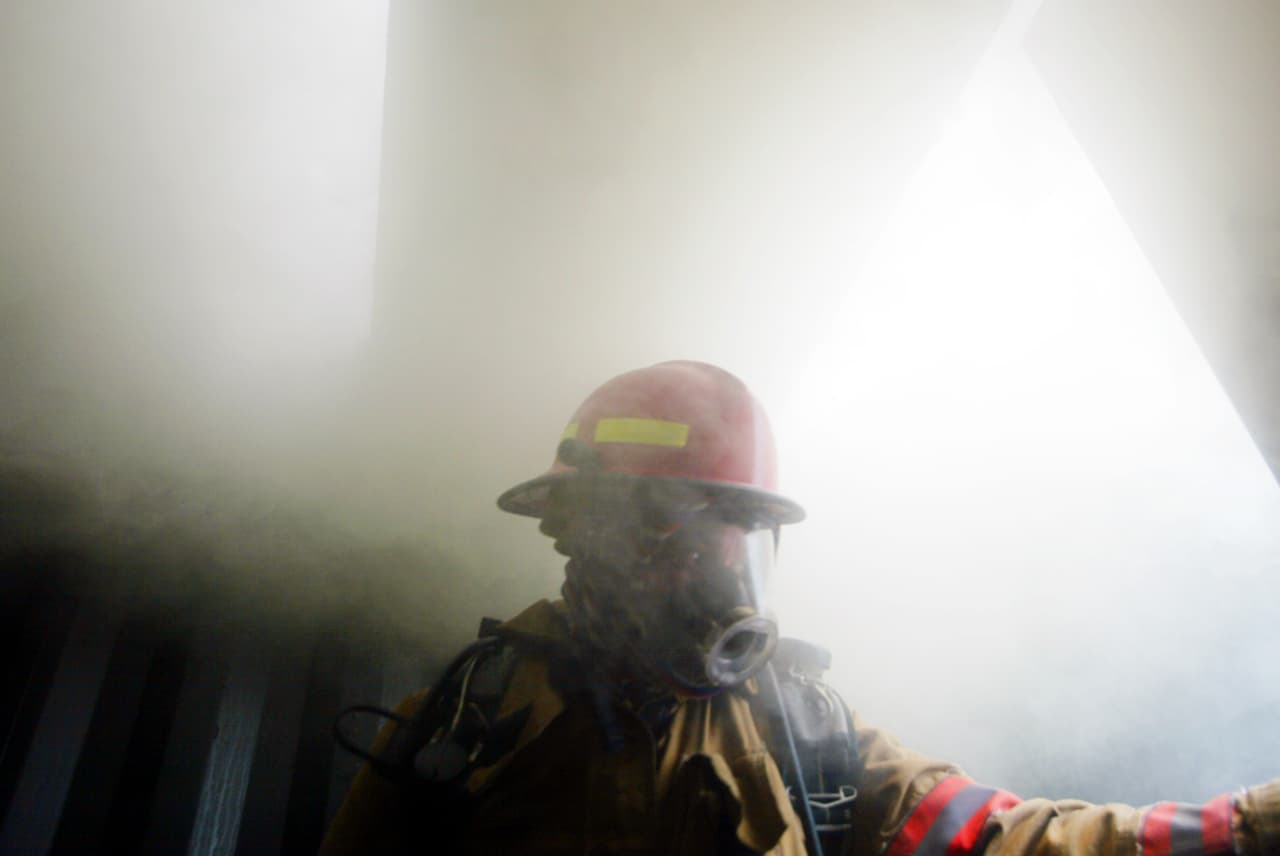 Incendio en área baldía moviliza a cuerpos de rescate al norte de Austin