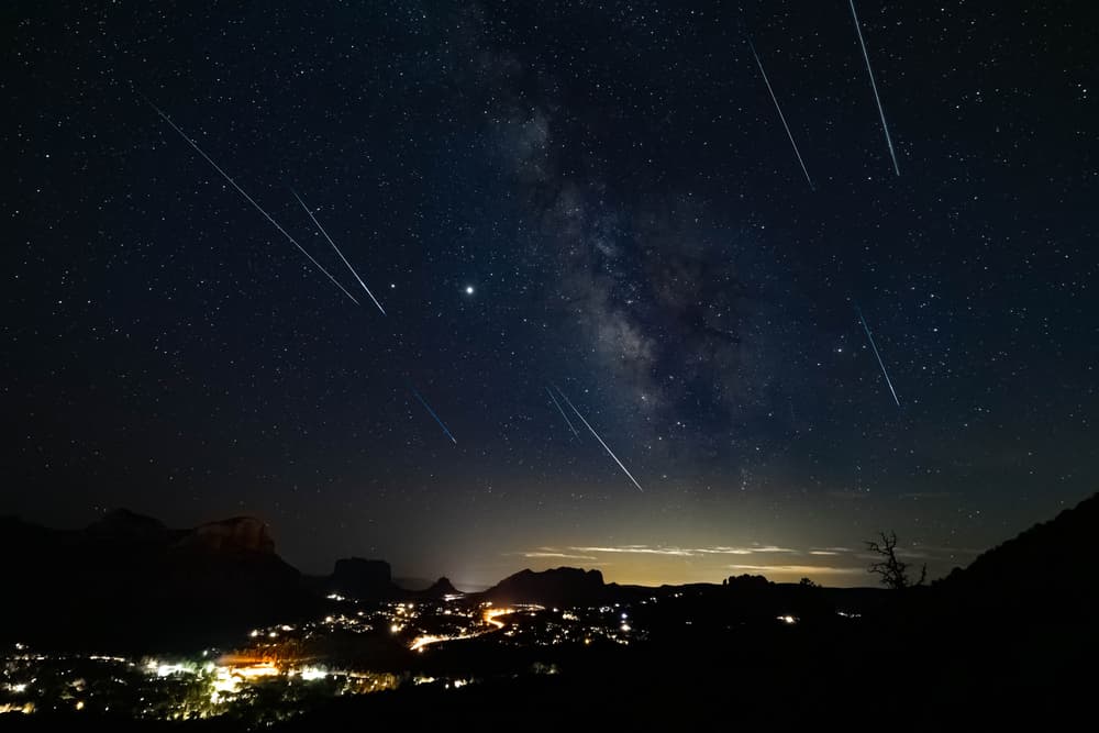 Las Perseidas es una de las más intensas y populares, su punto álgido es a mitad de verano y se estima que serán más visibles entre el 12 y 13 de agosto.
<br>