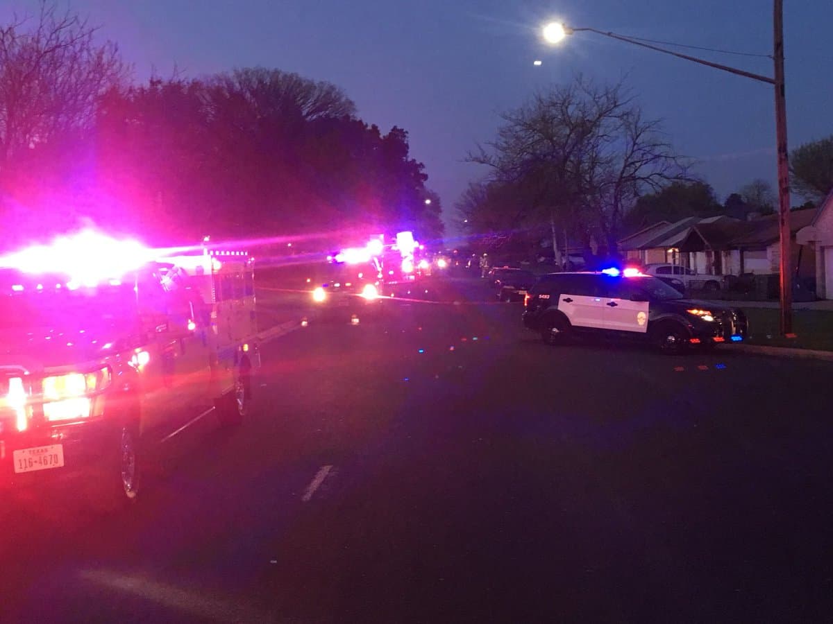 <b>Segunda explosión, </b>12 de marzo de 2018. Un residente encontró un paquete en la entrada de su casa, lo llevó dentro y al tratar de abrirlo explotó causando la muerte de 
<b>Draylen Mason,</b> un joven de 17 años que tocaba el bajo en la banda Austin Soundwaves y había sido aceptado en la escuela de música Butler de la Universidad de Texas. En esa explosión también resultó herida la madre de Mason.un adolescente y graves heridas a una mujer. Ocurrió aproximadamente a las 6:44 AM, también en el suroeste de Austin.