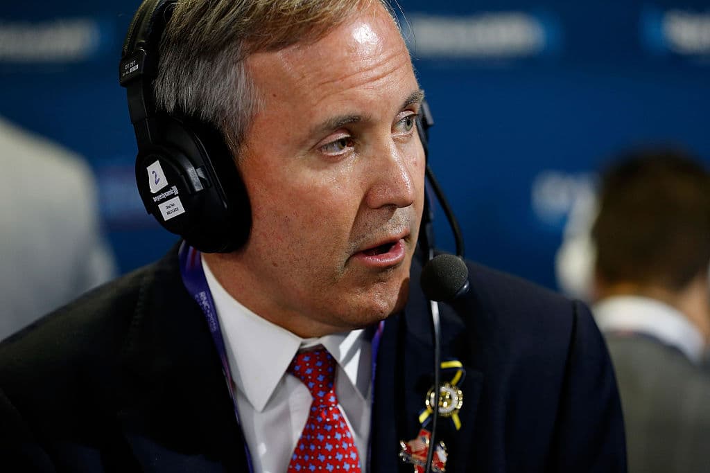 El fiscal de Texas, Ken Paxton, despide al último de sus colaboradores que lo había acusado de corrupción