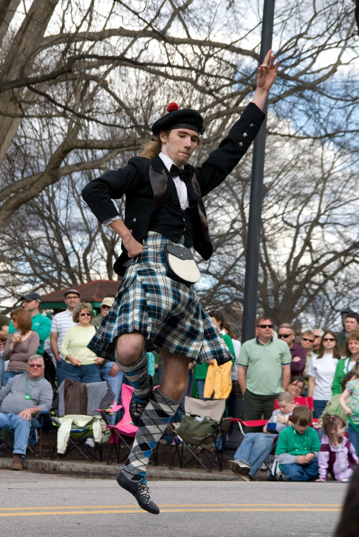 El Comité del Desfile del Día de San Patricio de Raleigh está formado por varias personas que ofrecen su tiempo y esfuerzo como voluntarios para que el evento se lleve a cabo en Raleigh cada mes de marzo.