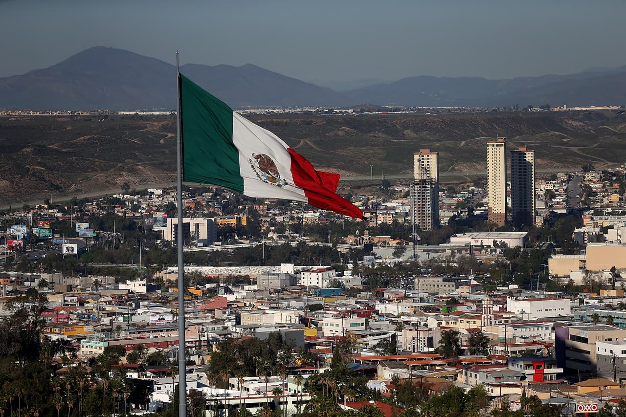 México — Fresno | 
<a href="https://consulmex.sre.gob.mx/fresno/index.php/es/" target="_blank">Sitio web </a>
<br>7435 North Ingram Avenue 
<br>Fresno CA 93711 
<br>Teléfono: (559) 233-3065 
<br>Correo: consulado@consulmexfresno.net