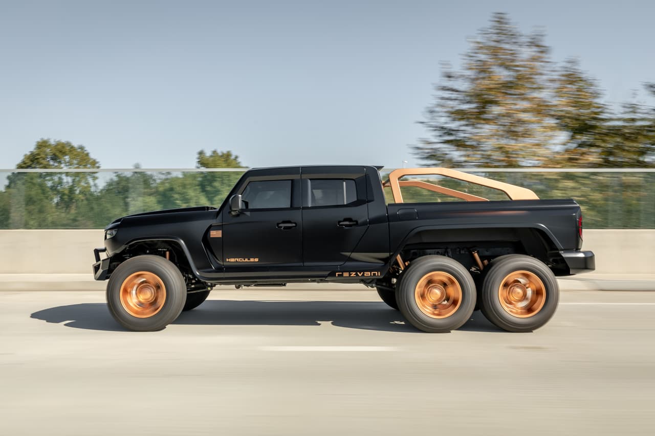Tal como el TANK, el diseño del Rezvani Hércules 6x6 fue diseñado tomando como inspiración los vehículos militares mas reconocidos, pero pensado para el uso diario civil.
