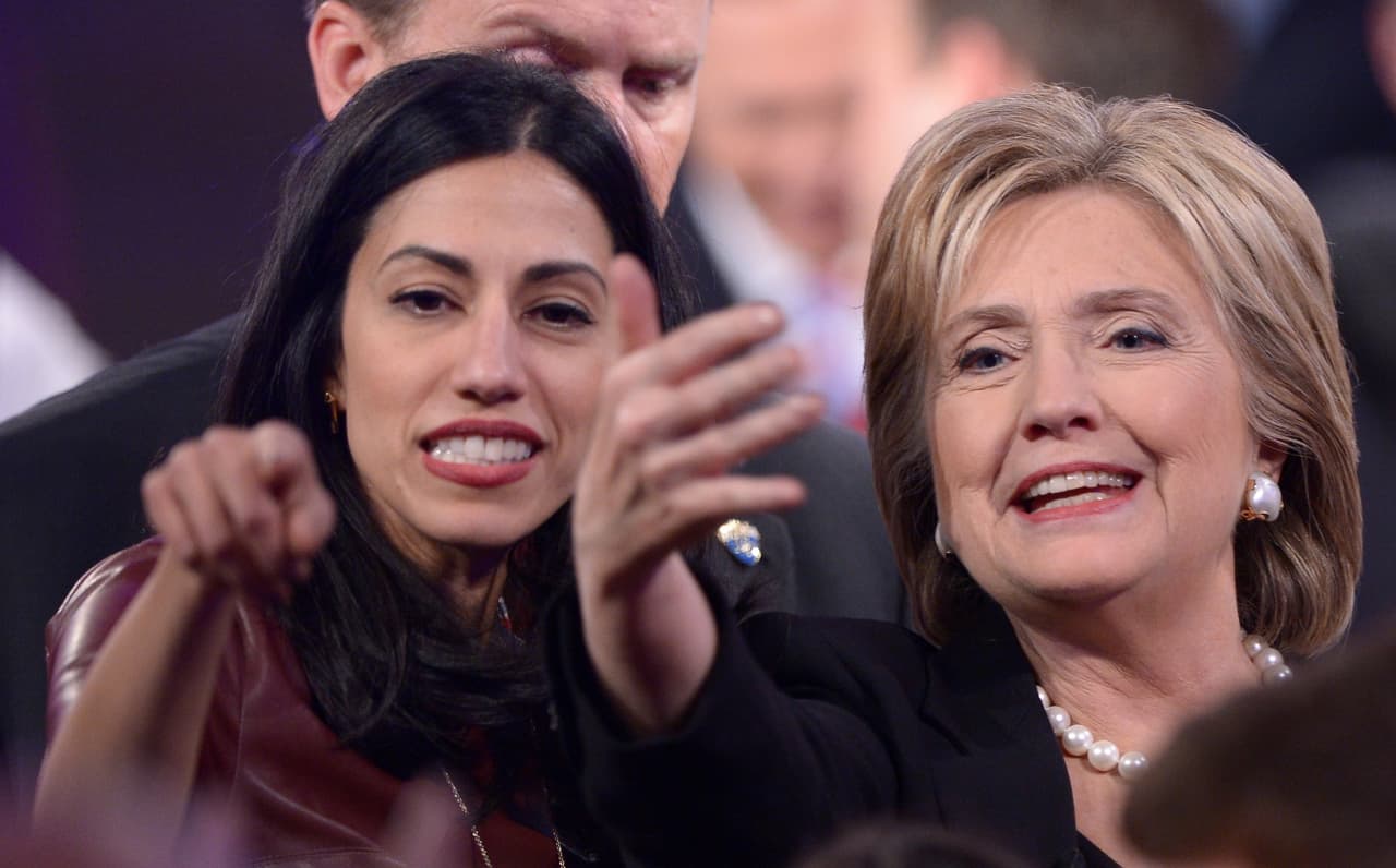 Correos muestran que donantes de la Fundación Clinton escribían a la mano derecha de Clinton para solicitar citas