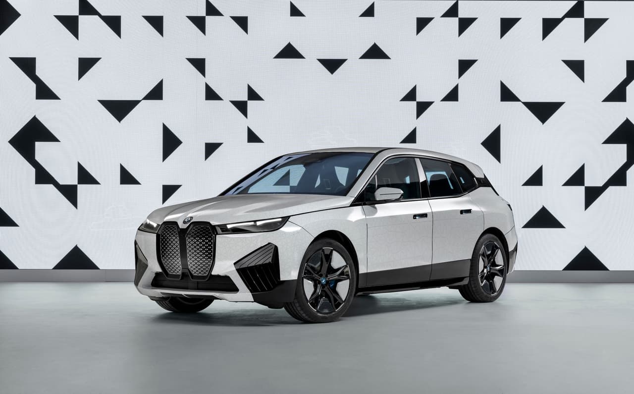 BMW iX Flow Concept