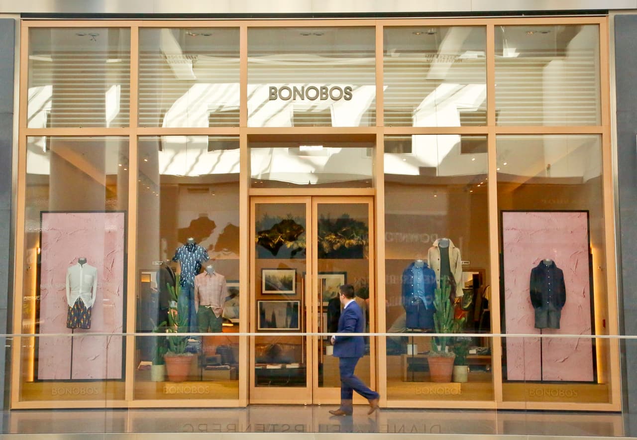 <b>Minoristas:</b>
<br>Tiendas de ropa, floristerías, librerías, zapaterías, tiendas de electrodomésticos son algunas de los negocios autorizados a reabrir este viernes 8 de mayo.
<br>