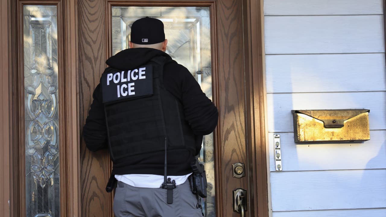 ICE pide a dueños de viviendas información de inquilinos inmigrantes, ¿es legal? Esto dicen abogados